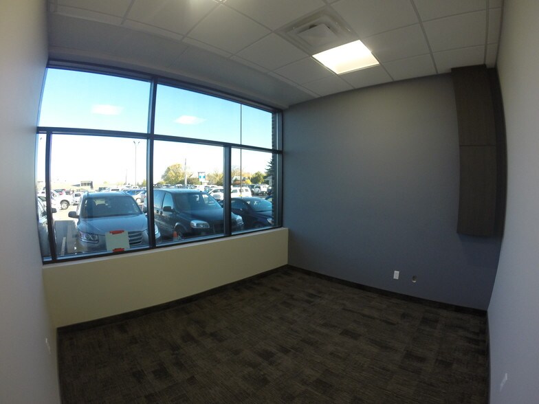 More Photos Of 4309 52 Ave, Red Deer Medical For Lease