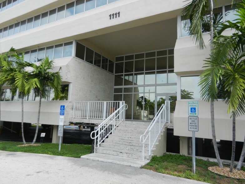 More Photos Of 1111 12th St, Key West Medical For Lease