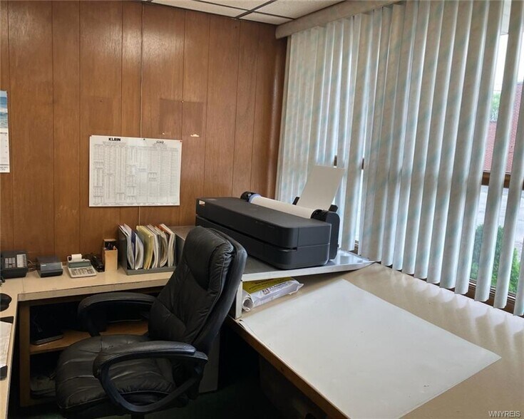 More Photos Of 2543 Seneca Ave, Niagara Falls Manufacturing For Sale