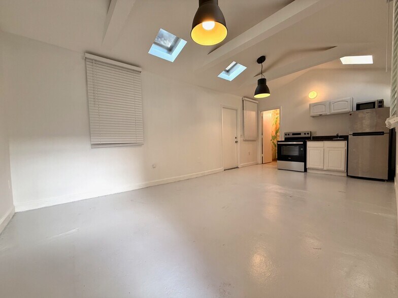 More Photos Of 118 NW 24th St, Miami Apartments For Sale