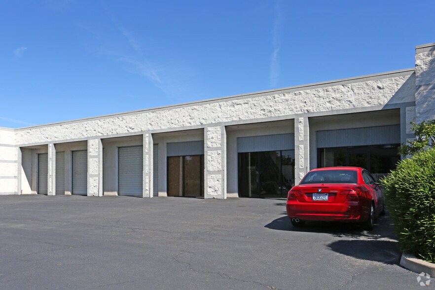 More Photos Of 2720 N Grove Industrial Dr, Fresno Warehouse For Lease