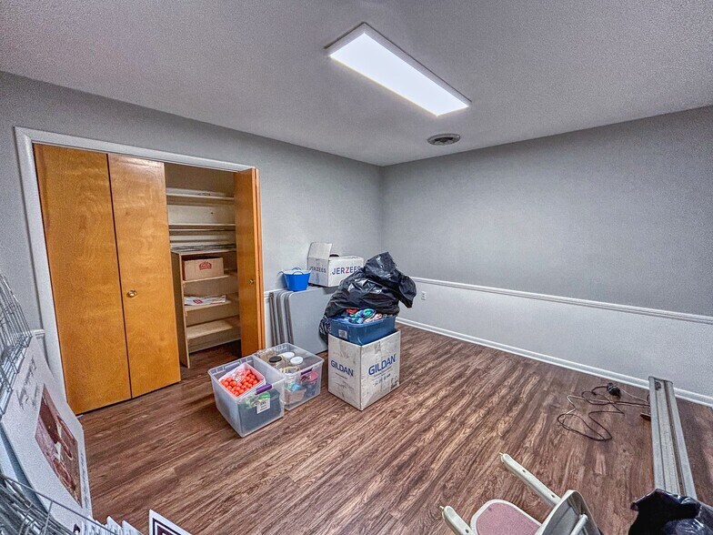 More Photos Of 300 4th St, Elyria Office Residential For Lease