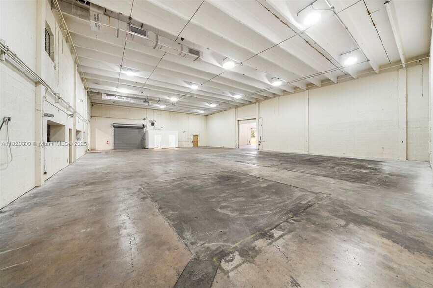More Photos Of 2300-2310 Thomas St, Hollywood Warehouse For Lease