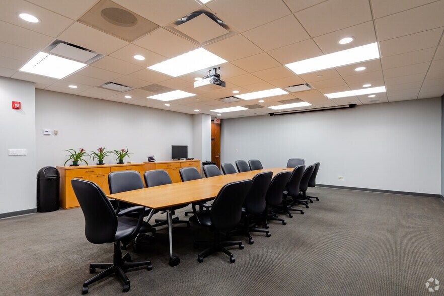 More Photos Of 400 E Diehl Rd, Naperville Office For Sale