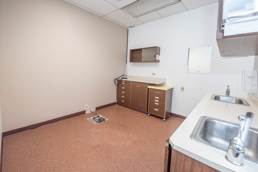More Photos Of 4361 Boniface Pky, Anchorage Healthcare For Sale