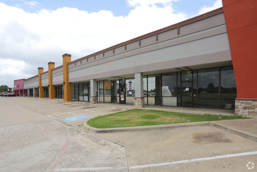 More Photos Of 3005-3007 S Carrier Pky, Grand Prairie Unknown For Lease