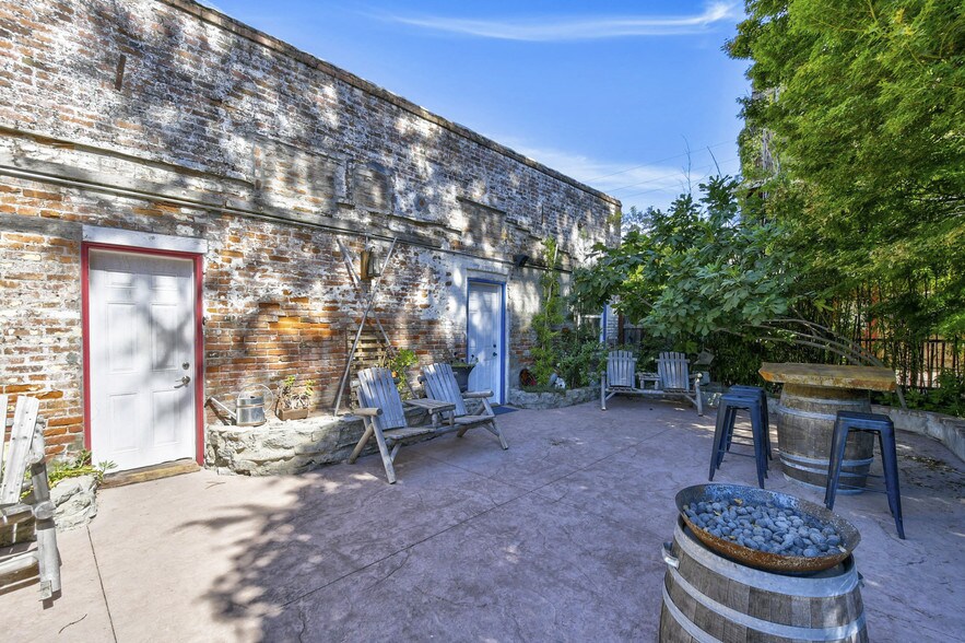 More Photos Of 121 8th St, Colusa Showroom For Sale