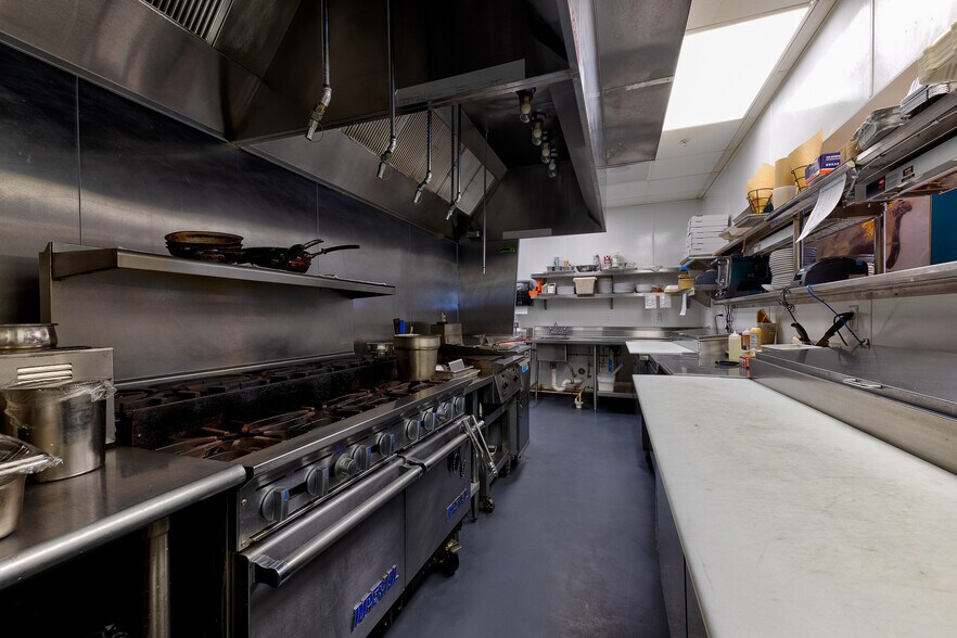 More Photos Of 973 Smith Ave S, Saint Paul Freestanding For Sale