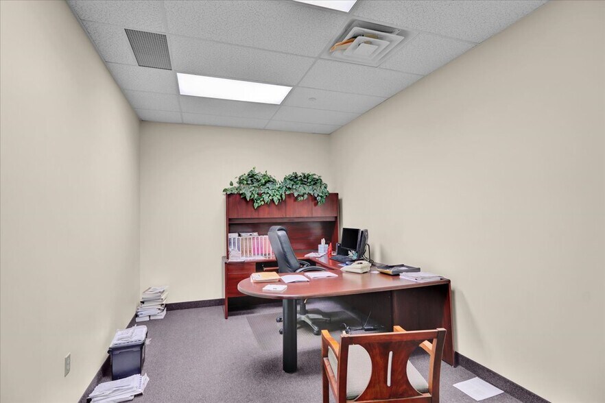 More Photos Of 1350 Broadcasting Rd, Wyomissing Office For Sale