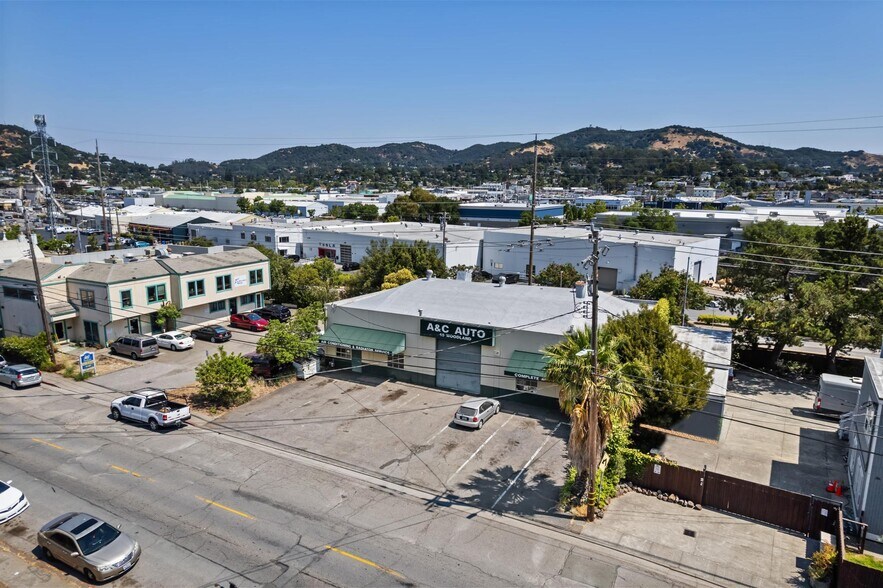 More Photos Of 40 Woodland Ave, San Rafael Service For Sale