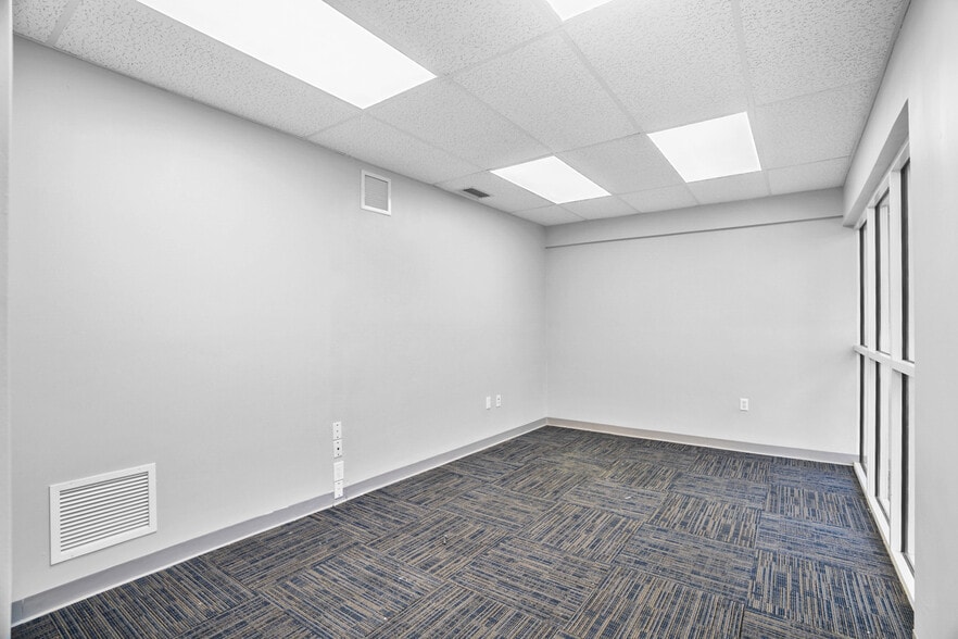 More Photos Of 8200-8358 NW 30th Ter, Doral Warehouse For Lease