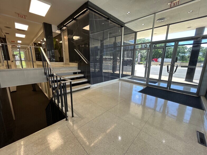 More Photos Of 5901 N Cicero Ave, Chicago Office For Lease