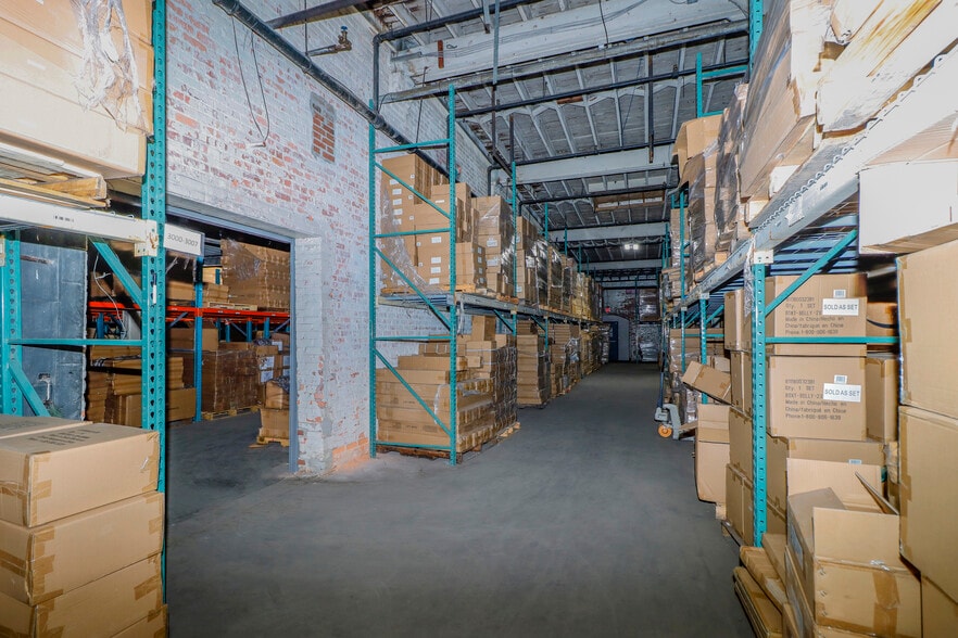 More Photos Of 827 Douglas Ave, Portsmouth Warehouse For Lease