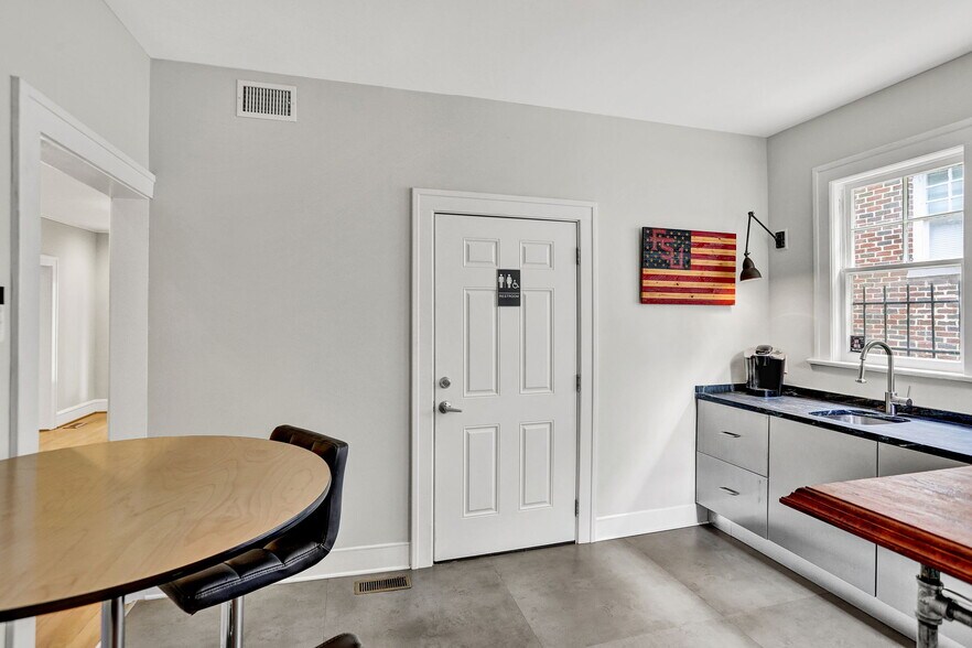 More Photos Of 2258 Riverside Ave, Jacksonville Office For Sale