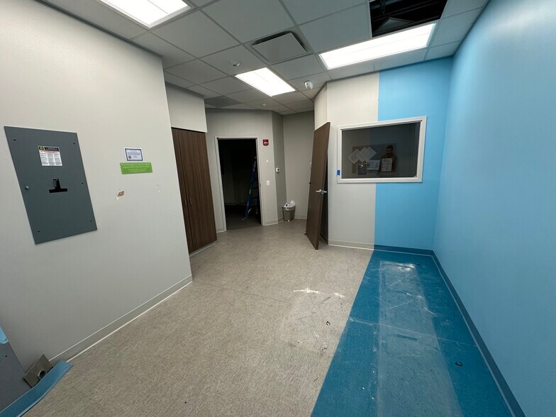 More Photos Of 520 Cunningham, Urbana Medical For Lease