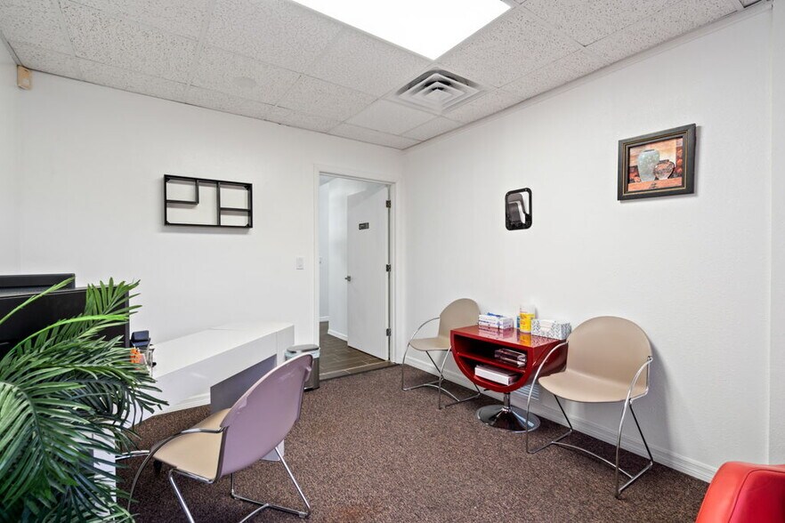 More Photos Of 3800 26th St W, Bradenton Medical For Sale