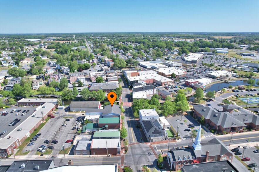 More Photos Of 10 S Walnut St, Milford Restaurant For Sale