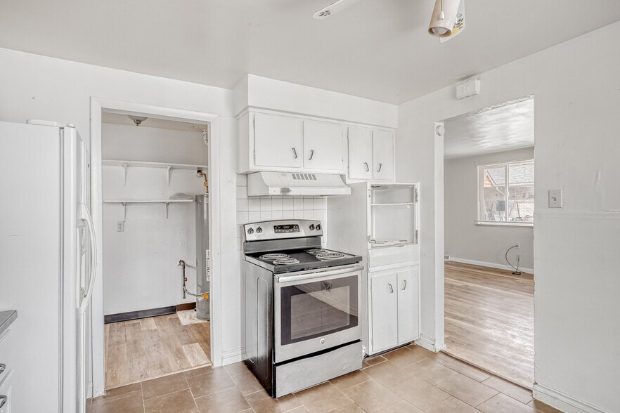 More Photos Of 1231 Akron St, Aurora Multifamily For Sale