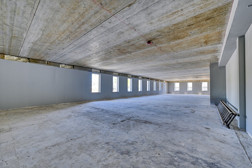More Photos Of 8282 Western Way Cir, Jacksonville Warehouse For Lease