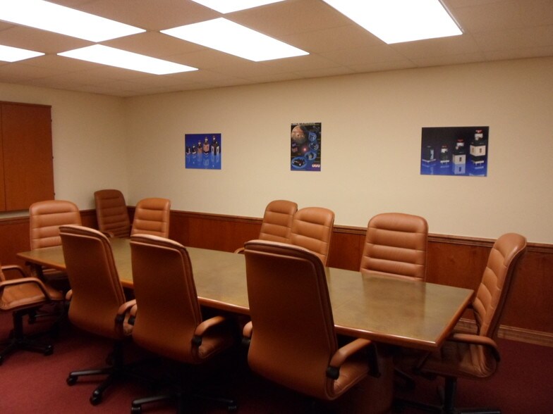 More Photos Of 1205-1421 Hill Ave, Mangonia Park Warehouse For Lease