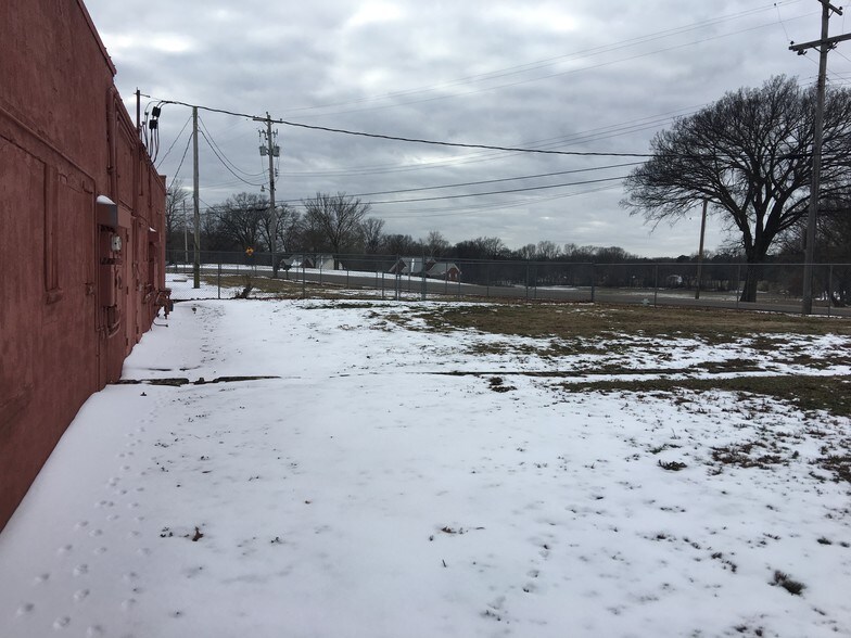 More Photos Of 6033-6079 US Highway 51 N, Millington Service Station For Sale