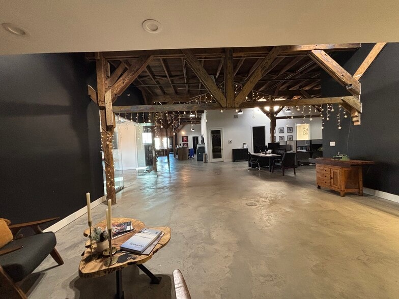 More Photos Of 3715 E 7th Ave, Tampa Flex For Sale