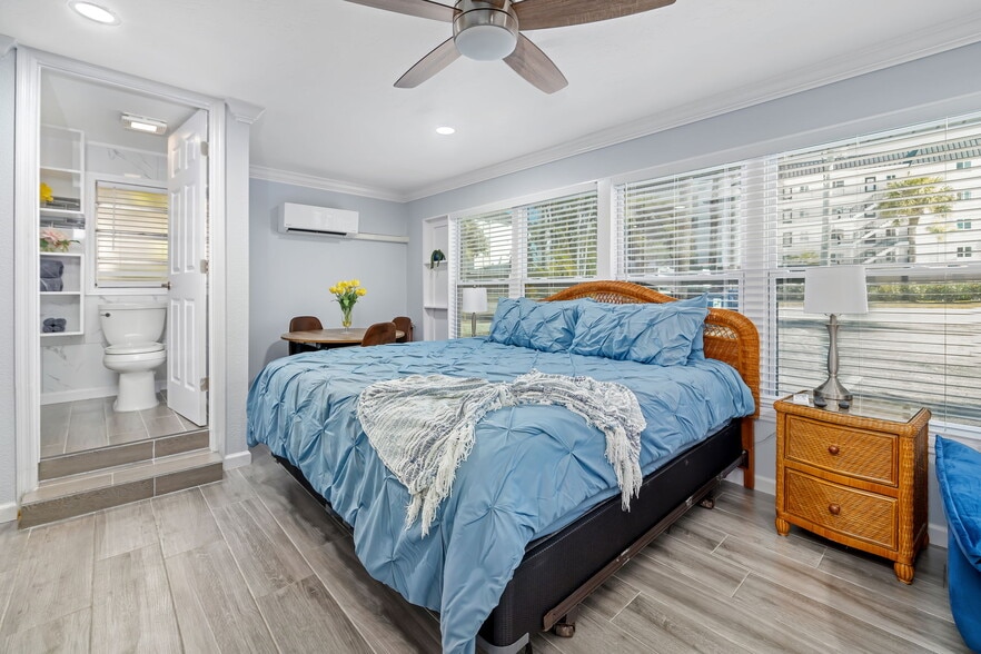 More Photos Of 9022 Midnight Pass Rd, Sarasota Apartments For Sale