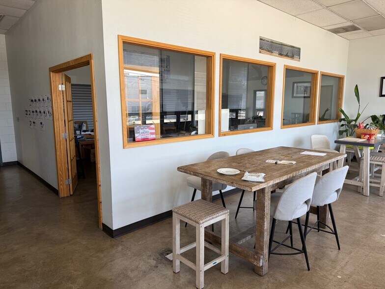 More Photos Of 2635 W 7th Pl, Eugene Warehouse For Lease