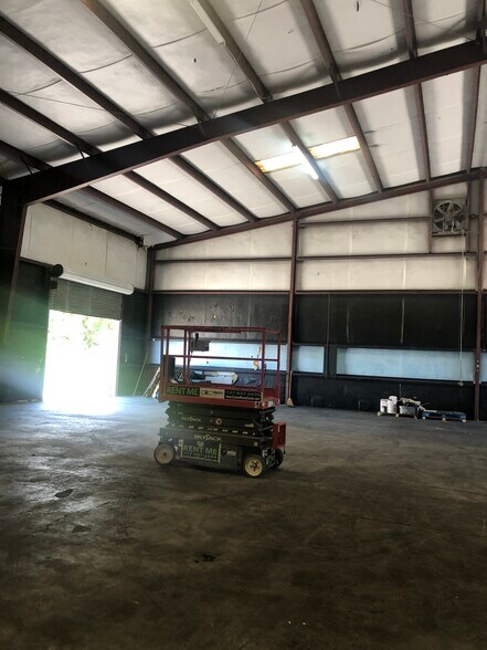 More Photos Of 7812 Francine Dr, New Port Richey Warehouse For Lease