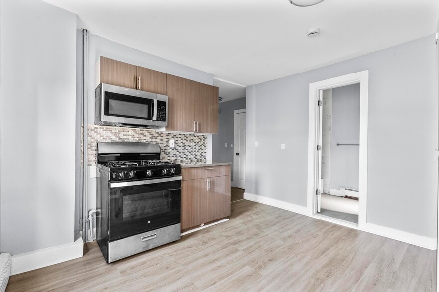 More Photos Of 746 Maple St, Bridgeport Apartments For Sale