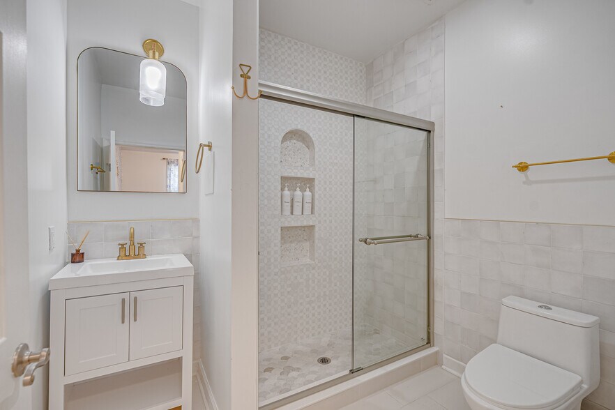 More Photos Of 526-528 Martin Luther King Jr Blvd, Savannah Storefront Retail Residential For Sale