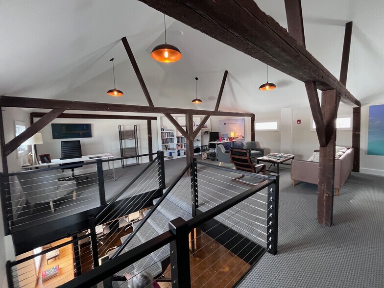 More Photos Of 112 Parker St, Newburyport Research And Development For Lease