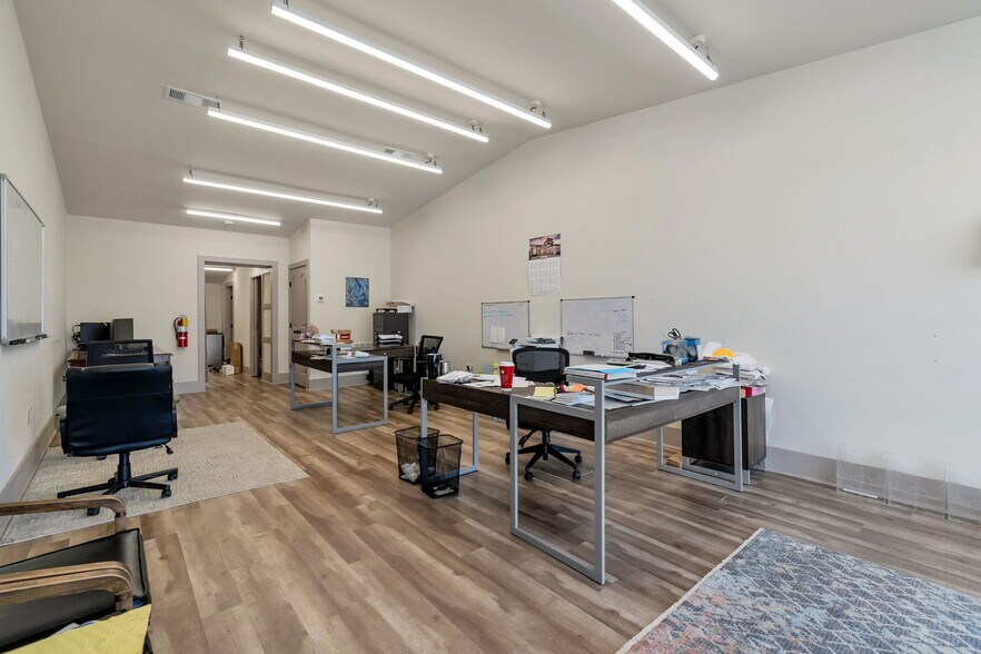 More Photos Of 179 E Moreno St, Buford General Retail For Sale