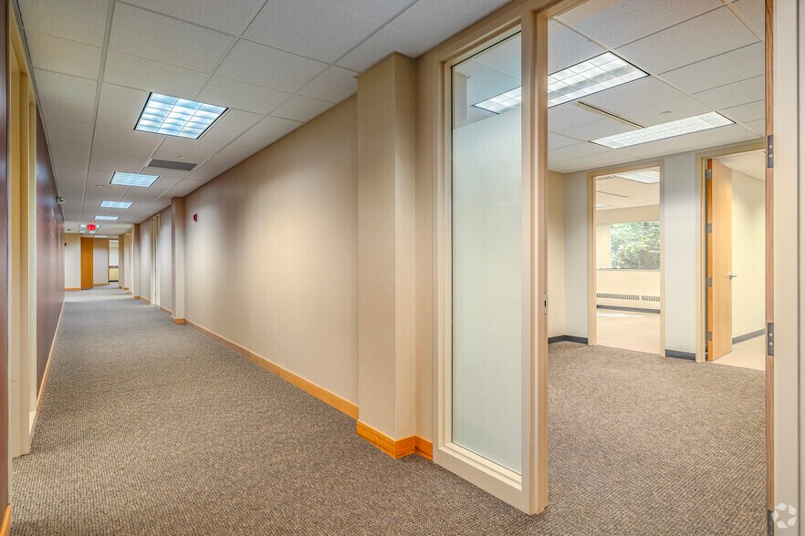 More Photos Of 1684 Woodlands Dr, Maumee Office For Sale