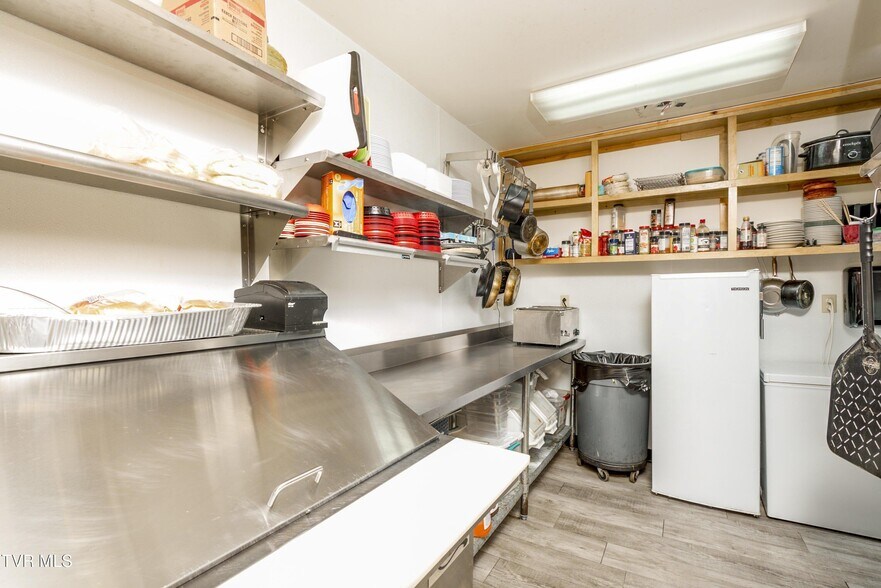 More Photos Of 139 Town Square St, Glade Spring Restaurant For Sale