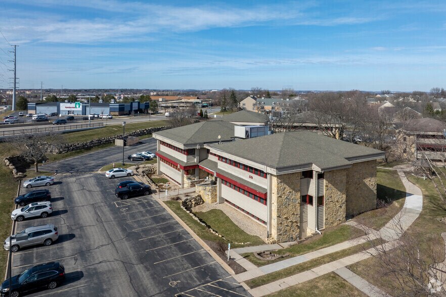 More Photos Of 1 Point Pl, Madison Unknown For Lease