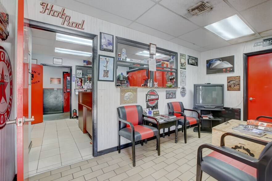 More Photos Of 530 S Dixie Hwy W, Pompano Beach Auto Repair For Sale