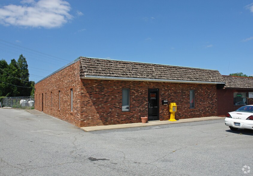 More Photos Of 808-810 W Main St, Jamestown Auto Repair For Sale