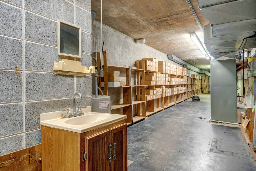 More Photos Of 532 E Walnut St, Springfield Freestanding For Sale