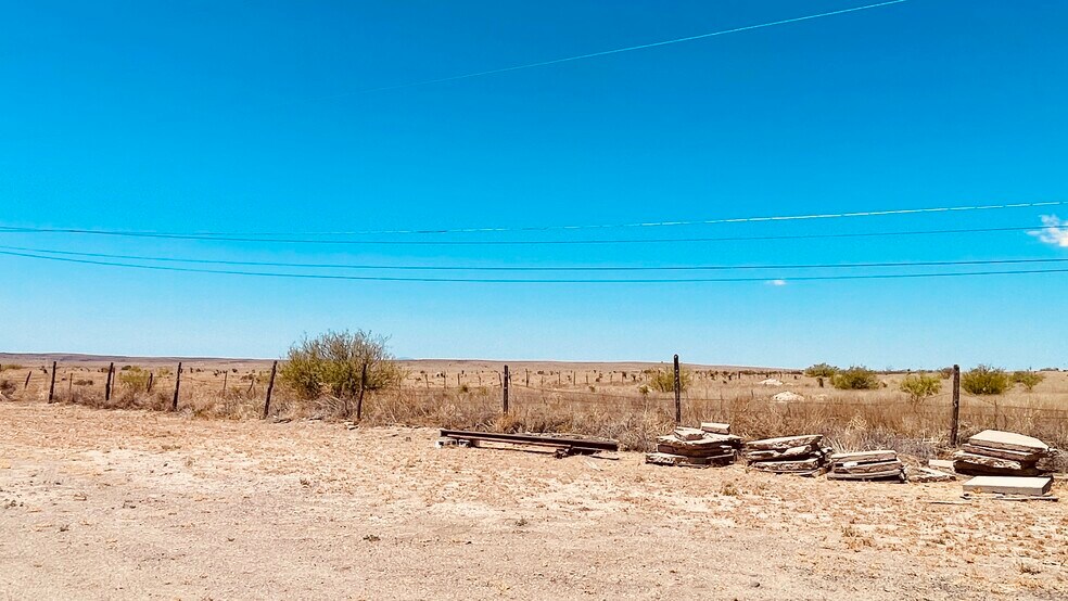 More Photos Of 1613 W San Antonio St, Marfa Specialty For Sale