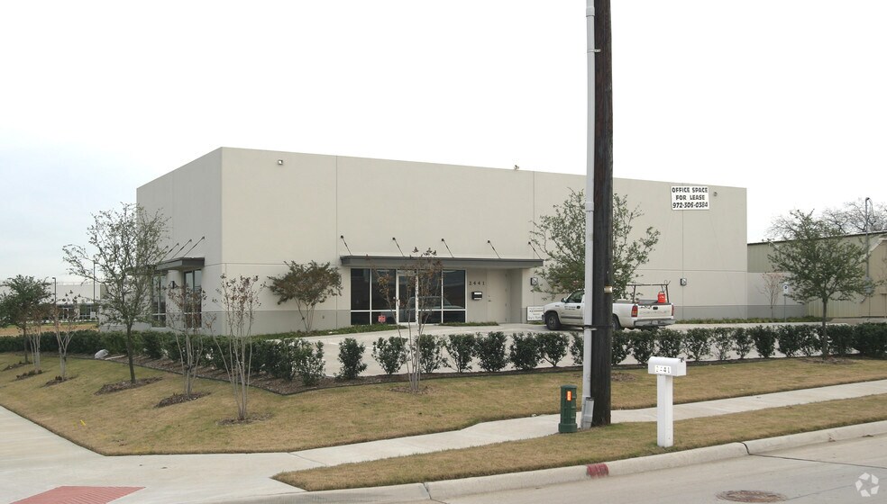 More Photos Of 2441 Pecan St, Carrollton Office For Lease