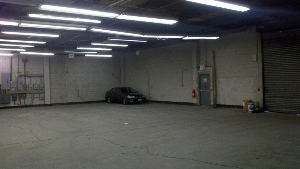 More Photos Of 91-24 144th Pl, Jamaica Warehouse For Lease