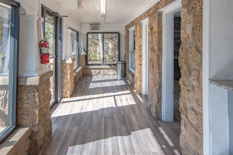 More Photos Of 2208 Austin Ave, Brownwood Flex For Sale