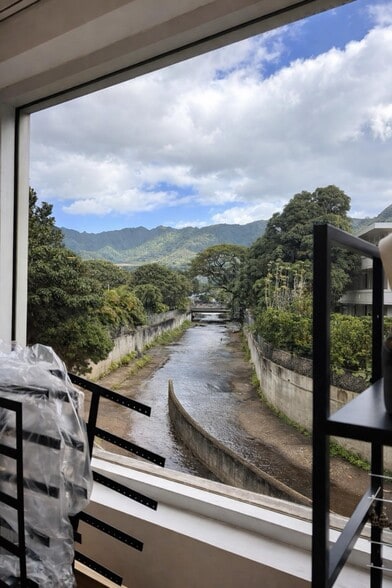 More Photos Of 2830 Kaonawai Pl, Honolulu Office For Sale