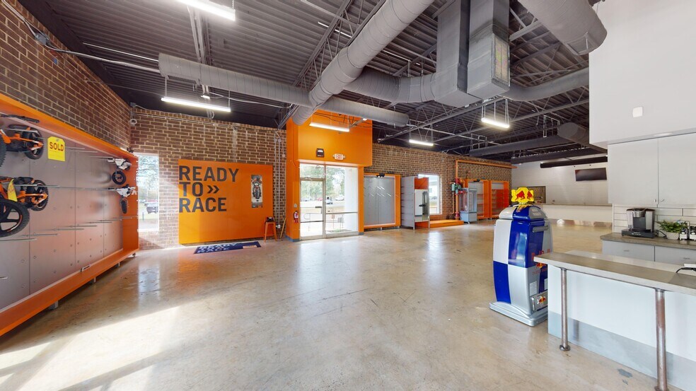 More Photos Of 10501 Monroe Rd, Matthews Storefront For Sale