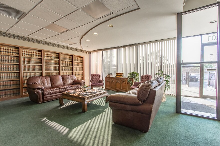 More Photos Of 4171 N Mesa St, El Paso Office For Sale