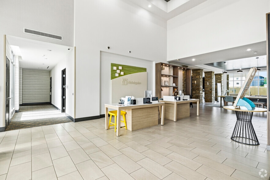 More Photos Of 300 E Central Texas Expy, Killeen Hotel For Sale