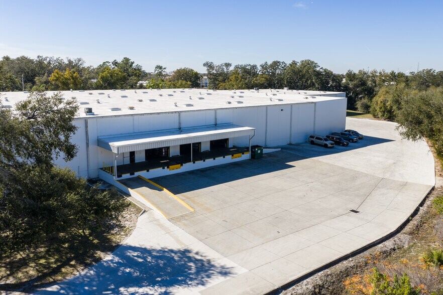 More Photos Of 3214 Queen Palm Dr, Tampa Warehouse For Lease