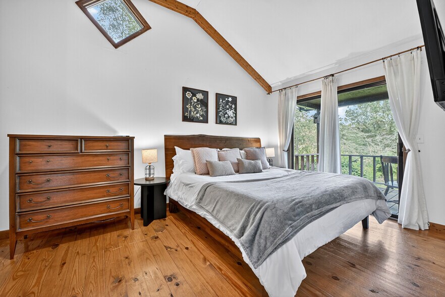 More Photos Of 77 Alpine Way, Blairsville Hotel For Sale
