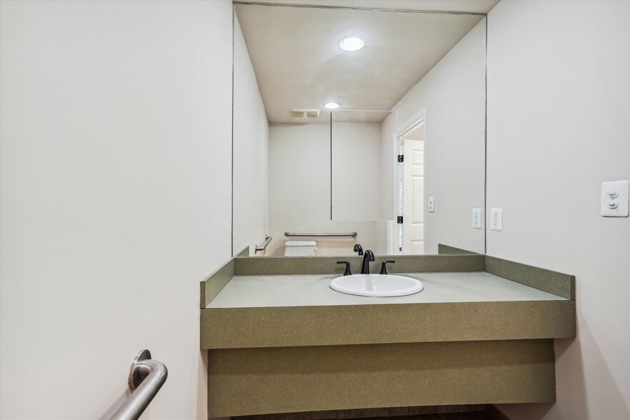 More Photos Of 9522 State Route 29, Fairfax Loft Creative Space For Sale